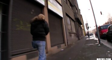 కుట్టీలు స్టోర్ లో బట్టలు మార్చడానికి మరియు సన్నిహిత ప్రదేశాల్లో తెలుగు సెక్స్ అమ్మాయిలు ప్రకాశిస్తుంది