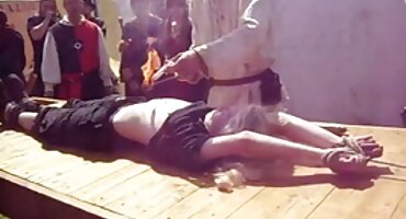 అందమైన నల్లటి జుట్టు గల తెలుగు సెక్స్ కమాన్ స్త్రీని పురుషాంగము వంటి పరికరము