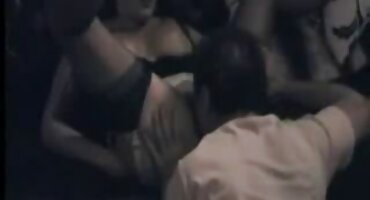 గార్జియస్ నల్లటి జుట్టు గల స్త్రీని తాకిన మరియు ఆమె horny తెలుగు ఫుల్ సెక్స్ గెట్స్