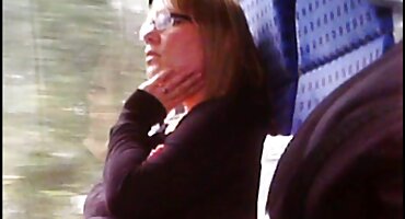 అందమైన హూకర్ తెలుగు సెక్స్ ఫిలిం వీడియోస్ నల్ల మంచం మీద కురిపించింది గెట్స్