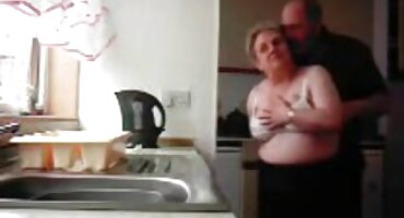 కెమెరా ముందు, ఒక చబ్బీ బిఎఫ్ సెక్స్ తెలుగు నల్లటి జుట్టు గల స్త్రీని ఆత్మవిశ్వాసం మీద కూర్చుని