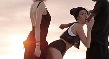 సన్నని అందగత్తె తెలుగు సెక్స్ వీడియో తెలుగు సెక్స్ గాడిద లో ఒక వ్యక్తి ఇబ్బంది పెట్టాడు