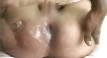 నల్లటి జుట్టు గల స్త్రీని ఇస్తుంది న కండరము మసాజ్ థెరపిస్ట్ తెలుగు సెక్స్ ఫిలిం కావాలి