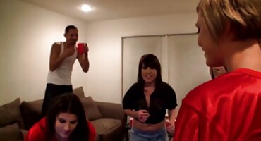 నైపుణ్యంగా ఒక తెలుగు సెక్స్ మూవీ కం రెడ్ హెడ్ పతిత ముఖం మీద పుస్సీ కూర్చొని