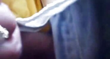 నల్లటి జుట్టు గల స్త్రీని సెక్స్ బ్లూ ఫిలిం తెలుగు బట్టలు మరియు ఫక్స్ తో సవతి సోదరులు