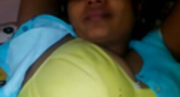 హాట్ లవ్లేస్ ఒక అందమైన మరియు ఫ్లాట్ అమ్మాయి తెలుగు సినిమా యాక్టర్ సెక్స్ ద్వారా మంచం లో పోక్