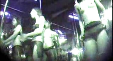 బెడ్ రూమ్ లో, వివిధ వయసుల రెండు నల్లచేవమాను తెలుగు సెక్స్ సీన్స్ మృదువుగా