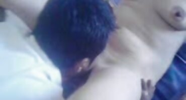 నగ్న ఉంపుడుగత్తె శాంతముగా మంచం లో తెలుగు లో సెక్స్ ముద్దు మరియు ఆనందం పొందడానికి