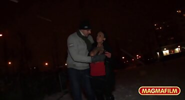 తెలుపు వక్రీకరించిన వ్యక్తి ఇబ్బంది పెట్టాడు నల్ల సెక్స్ తెలుగు తెలుగు సెక్స్ పని మనిషి