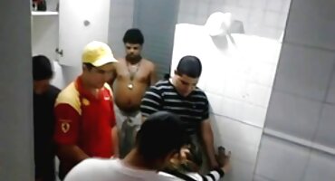 నల్లటి జుట్టు గల తెలుగు సెక్స్ videos స్త్రీని యువతి ఒక పురుషాంగము వంటి పరికరము తో ఆమె ఫక్