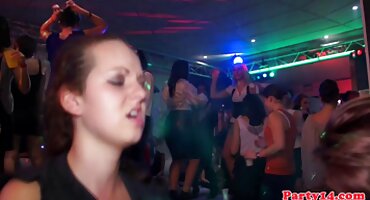 రెండు శృంగారమైన వేశ్యలు బాత్రూమ్ తెలుగు సెక్స్ పిక్చర్ డౌన్లోడ్ లో ఒక బంగారు షవర్ కలిగి