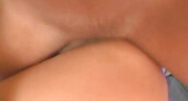 అందమైన తెలుగు సెక్స్ కం పడుచుపిల్ల సంతోషంగా చేతితో అబ్బాయికి హస్త ప్రయోగం మరియు పురుషాంగము వంటి పరికరము ఒక దుర్మార్గపు అందం